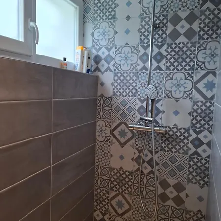 Au Rez-de-chaussee D'une Maison *