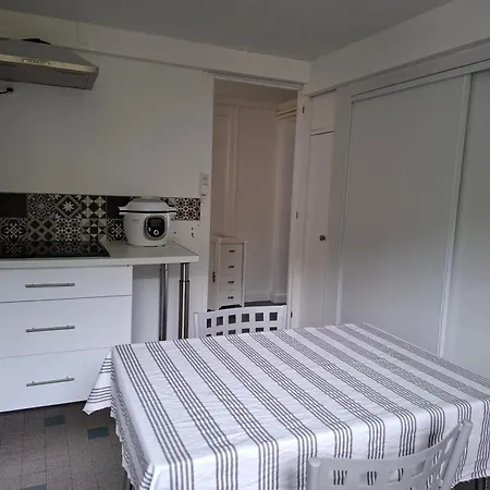 Apartment Au Rez-de-chaussee D'une Maison *