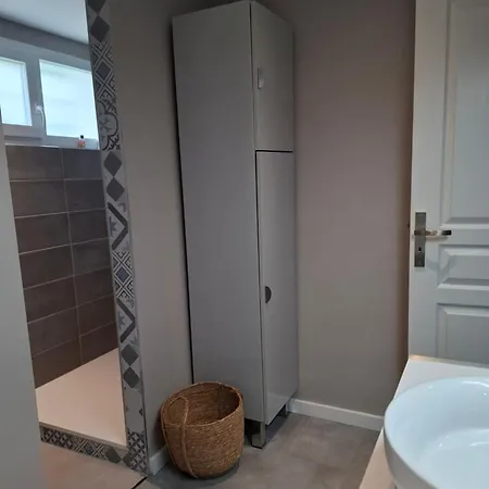 Apartment Au Rez-de-chaussee D'une Maison Pessac