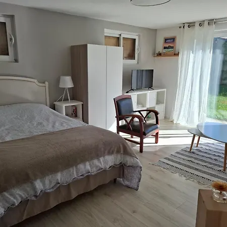 Apartment Au Rez-de-chaussee D'une Maison